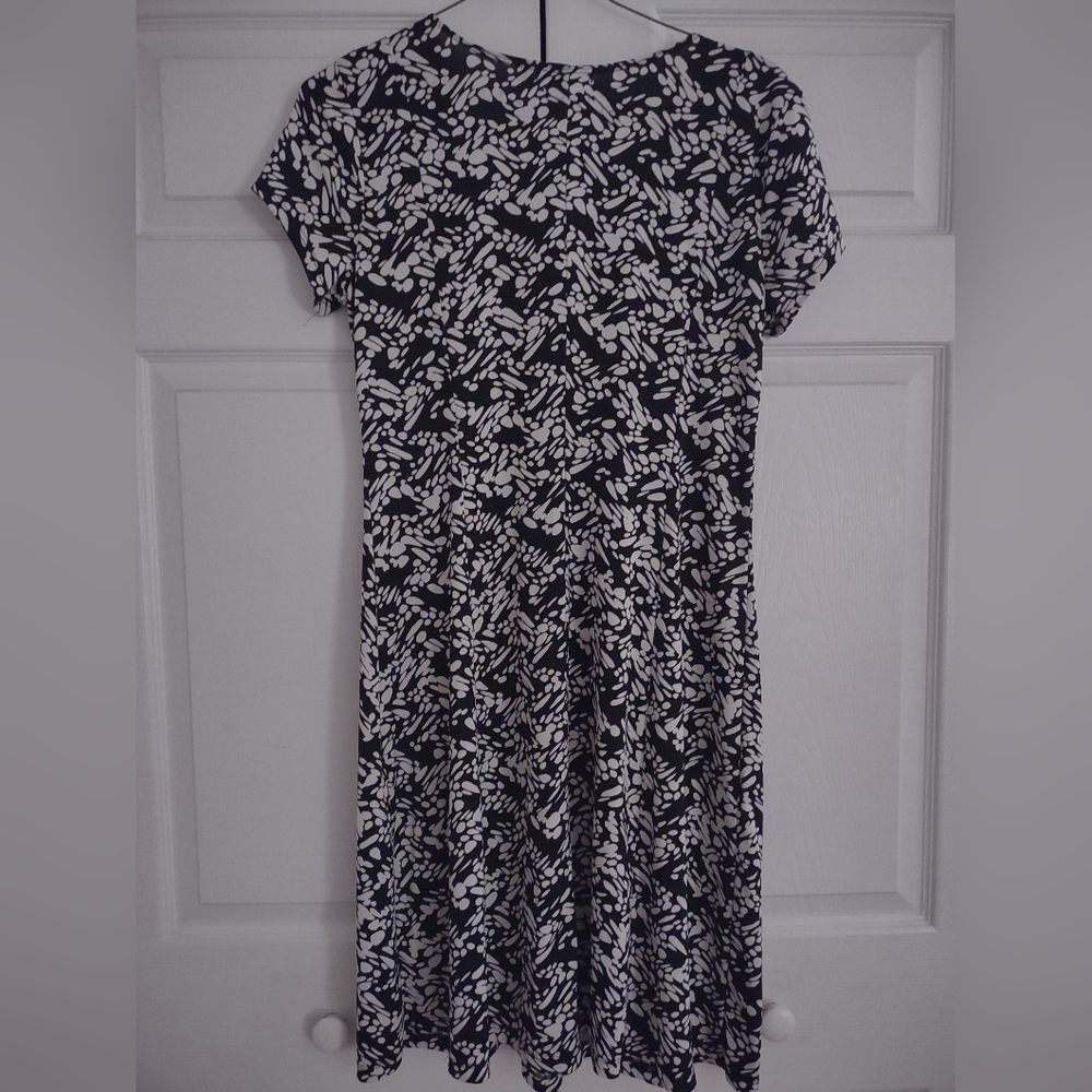 Notations Black and White Short Sleeve Midi Sundress